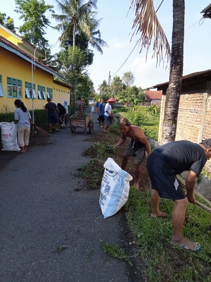 KERJA BAKTI  DI WILAYAH KELURAHAN DALAM RANGKA HARI WCDI 02